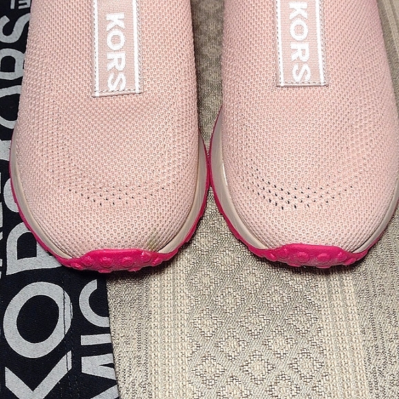 MICHAEL Michael Kors Barbie Pink Ombre Bodie Stretch knit sneakers - Picture 12 of 14